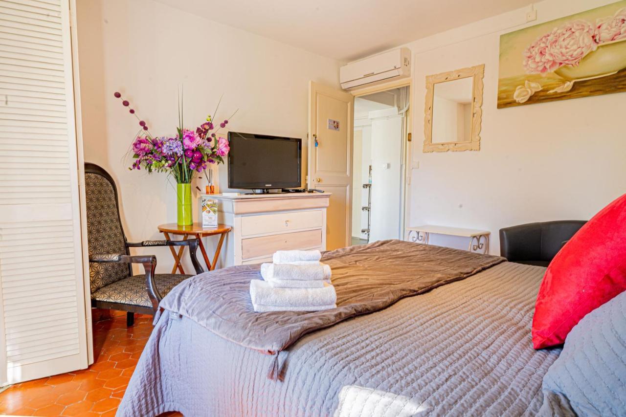 Domaine De L'Aufrene Bed & Breakfast Hyeres Exterior photo