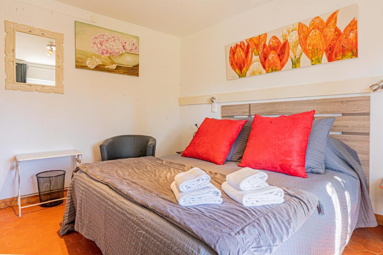 Domaine De L'Aufrene Bed & Breakfast Hyeres Exterior photo