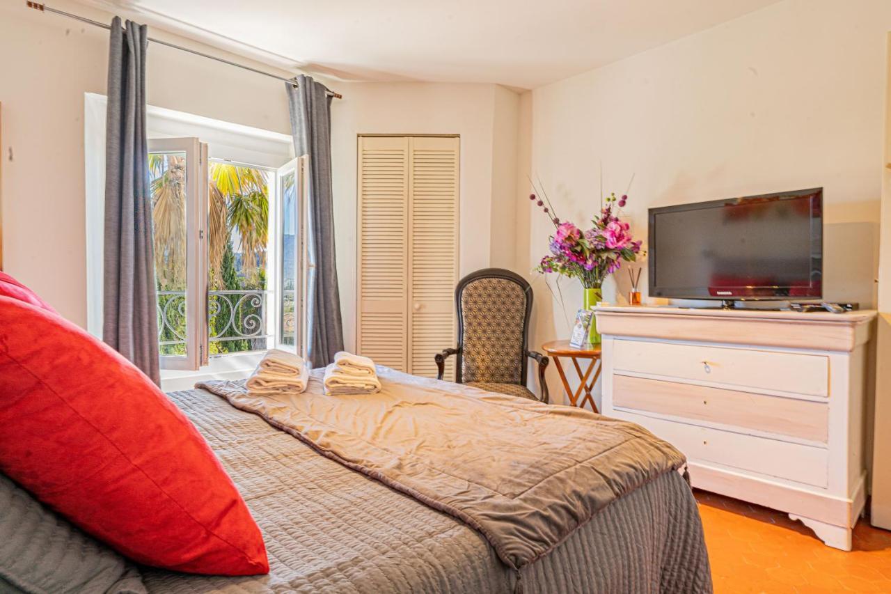 Domaine De L'Aufrene Bed & Breakfast Hyeres Exterior photo