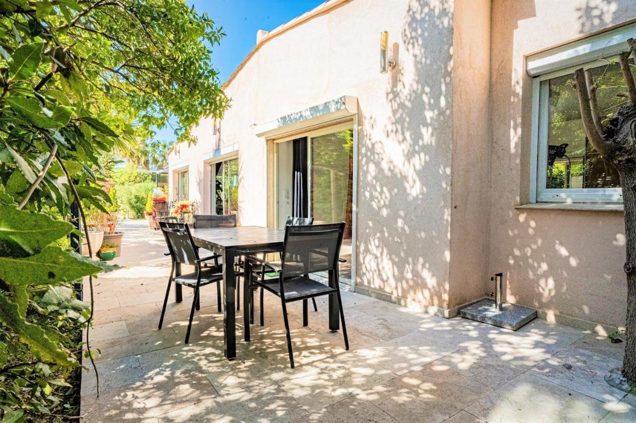 Domaine De L'Aufrene Bed & Breakfast Hyeres Exterior photo