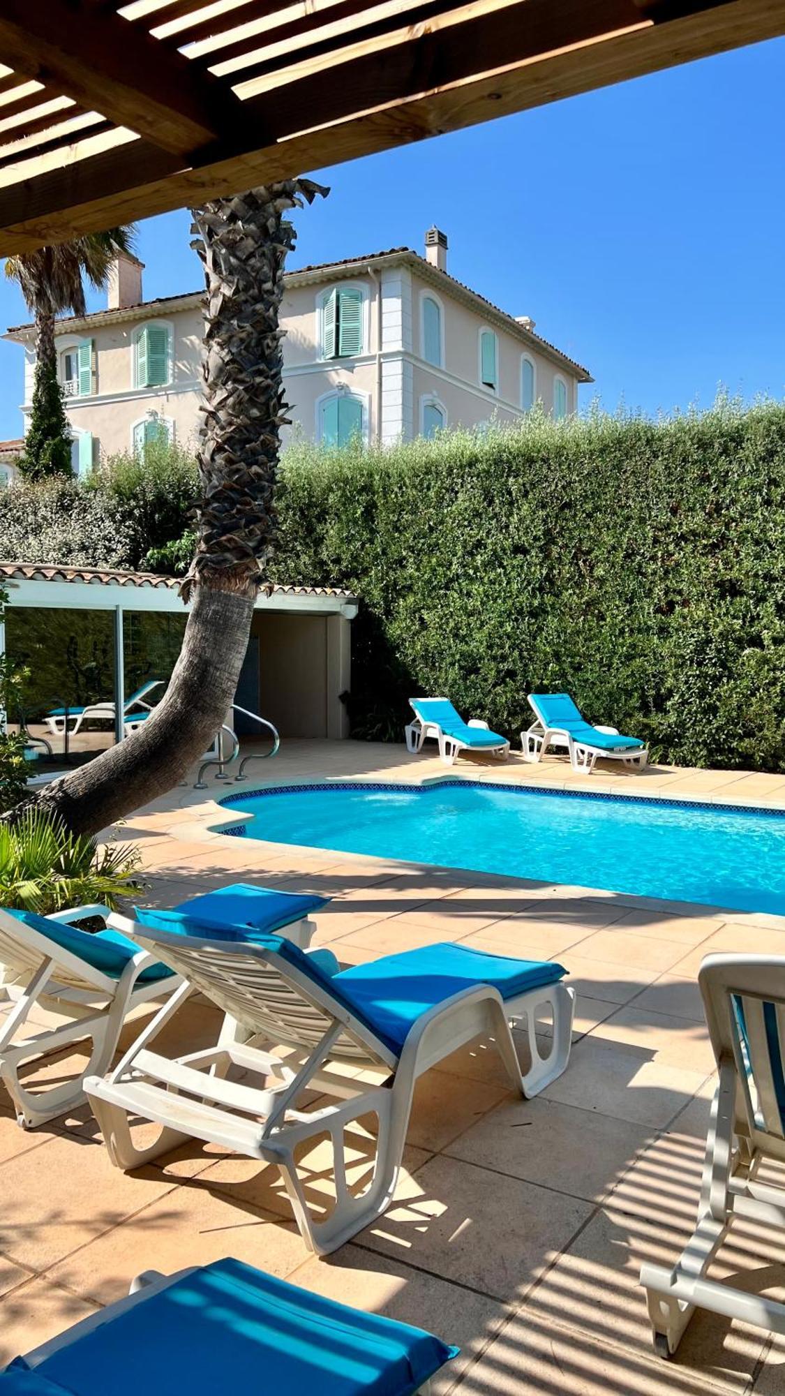 Domaine De L'Aufrene Bed & Breakfast Hyeres Exterior photo