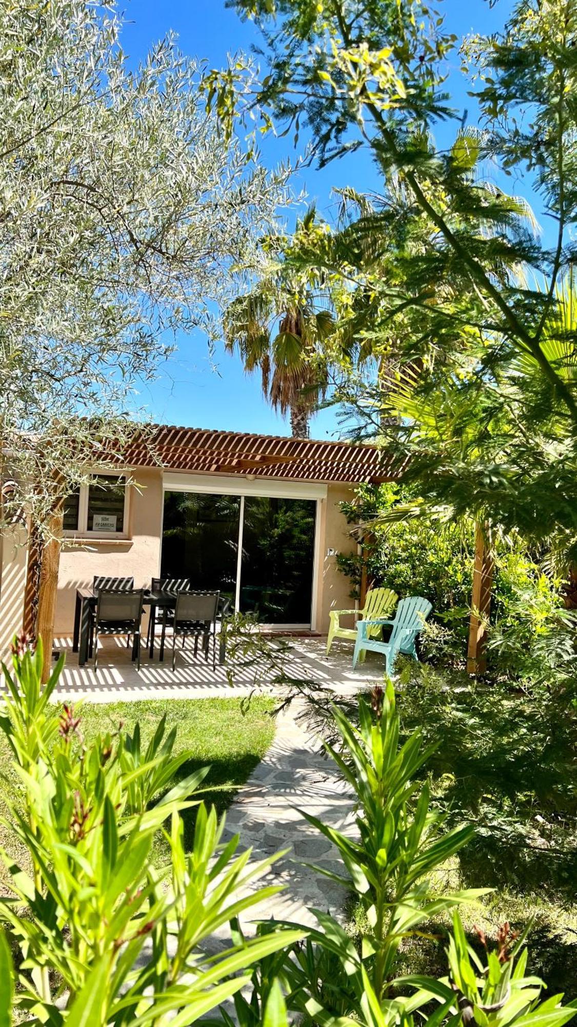 Domaine De L'Aufrene Bed & Breakfast Hyeres Exterior photo