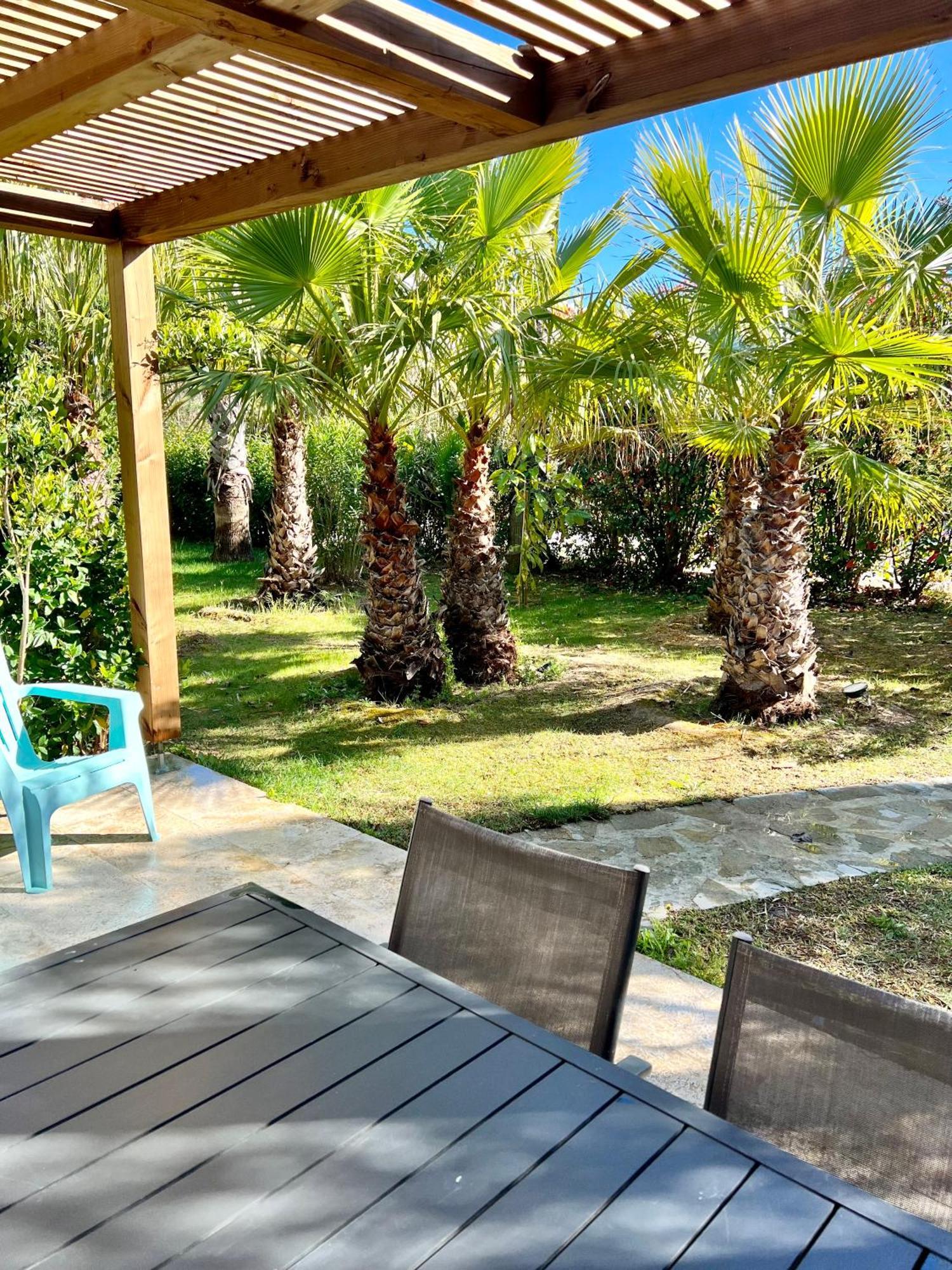 Domaine De L'Aufrene Bed & Breakfast Hyeres Exterior photo